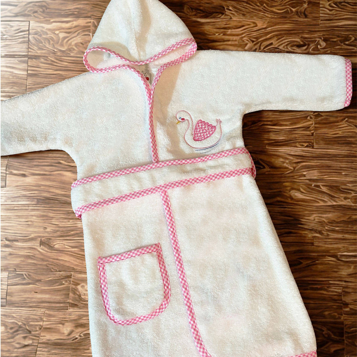 Παιδικό μπουρνούζι με κέντημα, Κύκνος